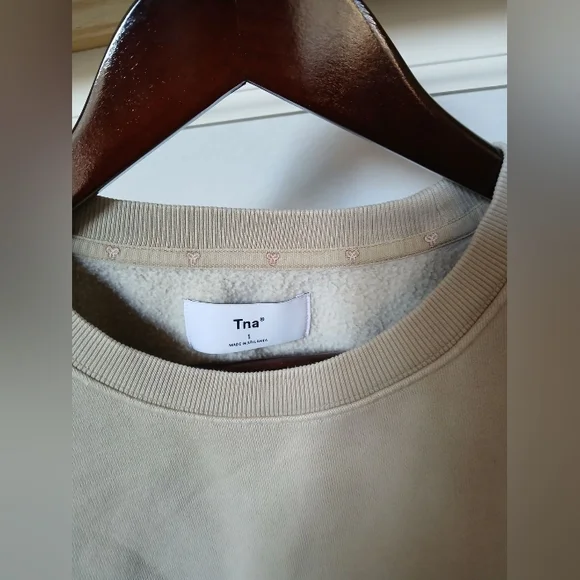 TNA Aritzia “Tour” Women's Cropped Long Sleeve Crew Neck Size 1 (S) - Picture 2 of 2